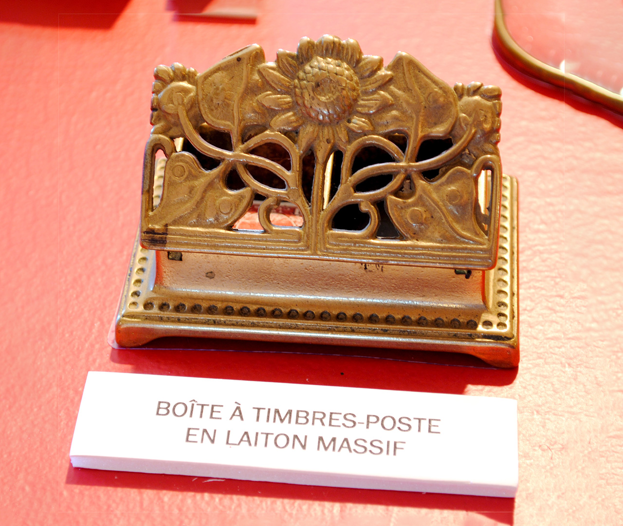 Boîte à timbres-poste en laiton massif